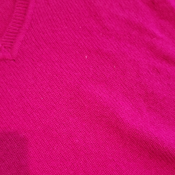 Charter Club Fuchsia  CASHMERE V-Neck Women's Sweater - Picture 2 of 4